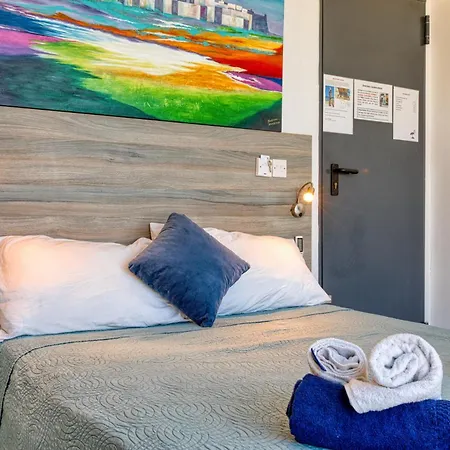 Stylish Penthouse Bay Square 5