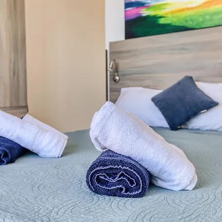 Stylish Penthouse Bay Square 5 *