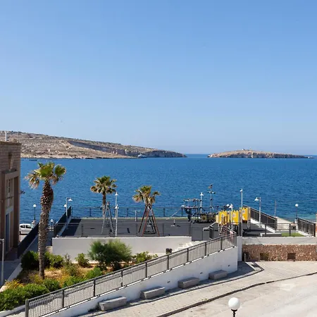 Stylish Penthouse Bay Square 5 דירה *