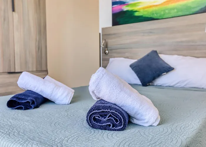 Stylish Penthouse Bay Square 5 *