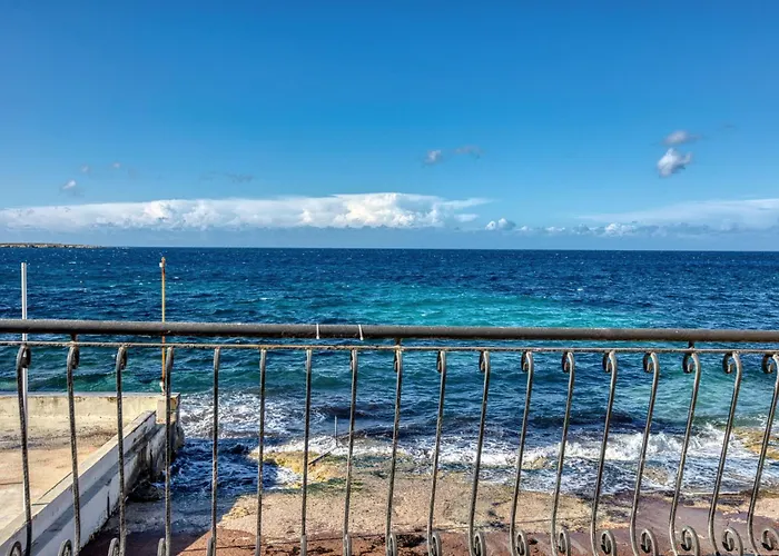 Stylish Penthouse Bay Square 5