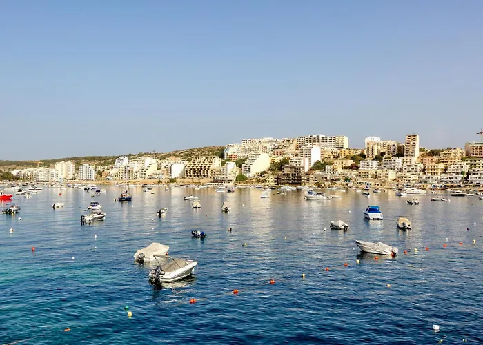 Stylish Penthouse Bay Square 5