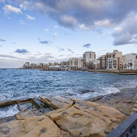 Stylish Penthouse Bay Square 5