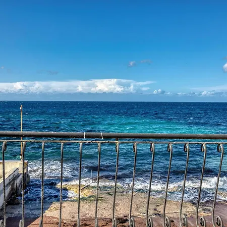 Stylish Penthouse Bay Square 5