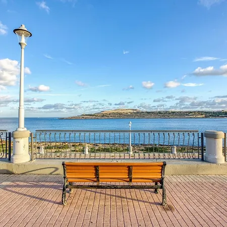 Apartament Stylish Penthouse Bay Square 5 *