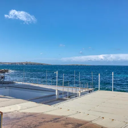 Stylish Penthouse Bay Square 5 St Paul's Bay